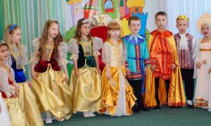 Фрагмент одной из сцен выпускного утренника группы "Светлячки"