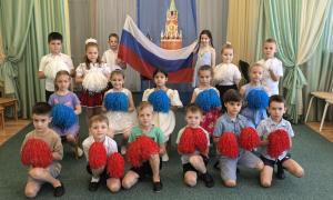 Дети на мероприятие посвящённому дню России
